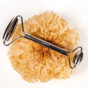 NWT Arêmês Fermentis Cryotherapy Facial Roller